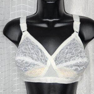 Vintage Classic White Lace "Cross Your Heart" Wireless Bra Sz38C